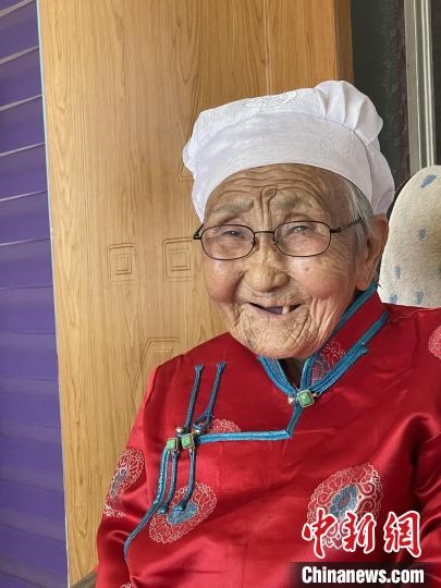 薩仁托婭拍攝的“草原母親”?！∷_仁托婭供圖