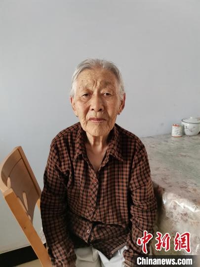 薩仁托婭拍攝的“草原母親”。　薩仁托婭供圖