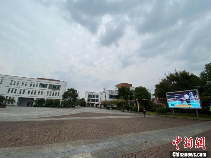 寧波市第二少年兒童業(yè)余體育學(xué)校?！×植?攝