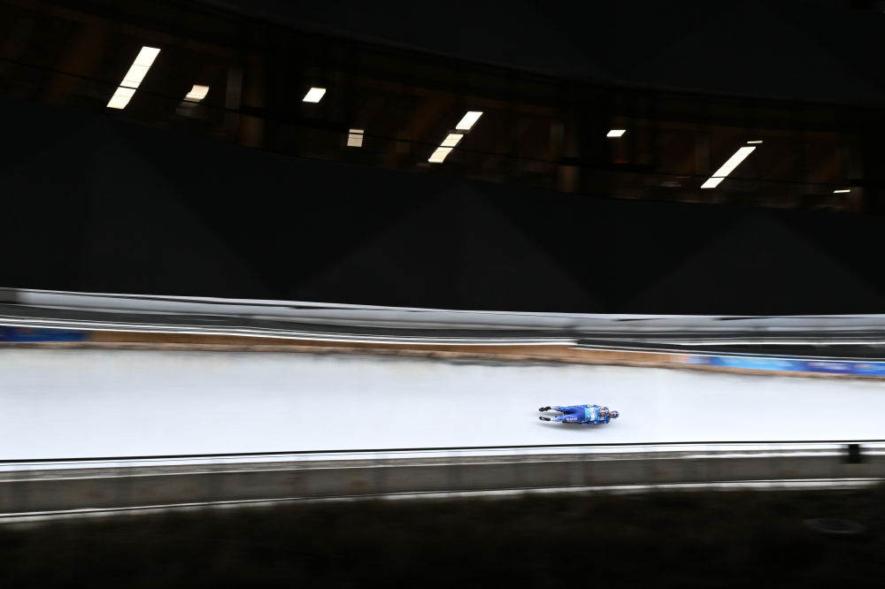 11月21日，美國(guó)選手馬茲德澤/泰爾迪曼在團(tuán)體接力比賽中。新華社記者陳益宸攝