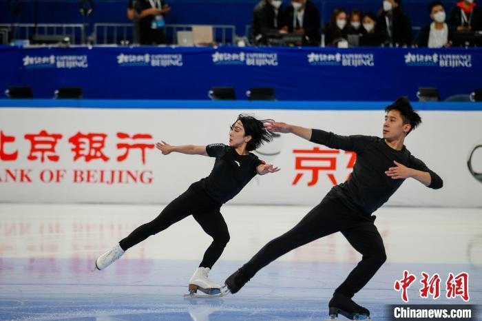 圖為隋文靜、韓聰在測試賽期間進行官方訓練 王洋 攝