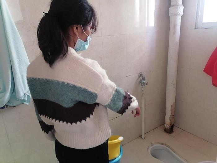  劉小姐在網(wǎng)上找人疏通出租屋里的廁所，被收費5380元