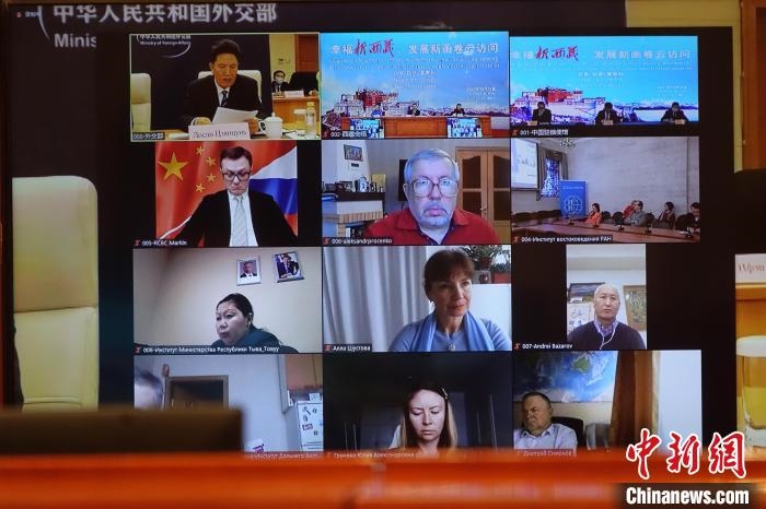 “幸福新西藏、發(fā)展新畫(huà)卷”云訪問(wèn)活動(dòng)在拉薩、北京、莫斯科等地同時(shí)舉行?！∪轿木?攝