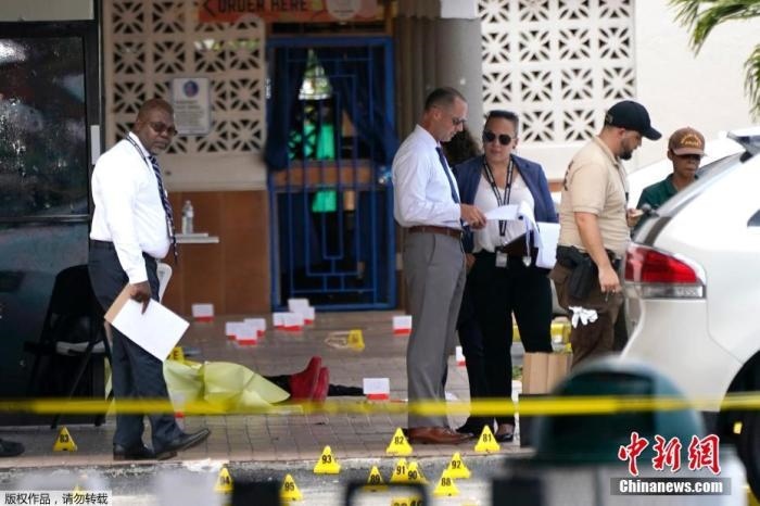 當?shù)貢r間5月30日凌晨，位于美國佛羅里達州東南部的邁阿密戴德縣發(fā)生大規(guī)模槍擊事件，造成2人死亡、20多人受傷。圖為槍擊案現(xiàn)場。