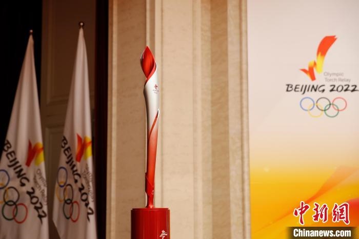 展示的北京冬奧會火炬?！〗x 攝