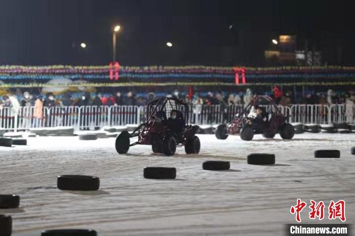 來吧，一起體驗雪地越野車的刺激吧?！∮诤Ｑ?攝