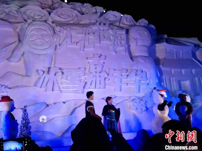 活動現(xiàn)場表演的《冰雪奇緣》很受歡迎?！≮w桂華 攝
