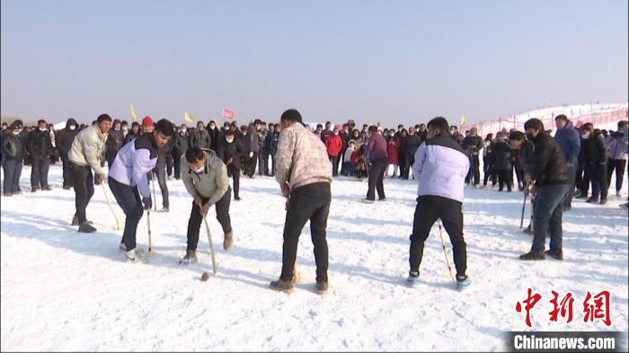 帕普孜球場，激烈角逐?！“统h融媒體中心供圖