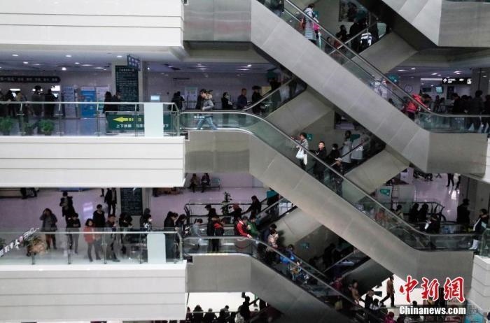 資料圖：某醫(yī)院門診樓。 <a target='_blank' href='/'>中新社</a>記者 殷立勤 攝
