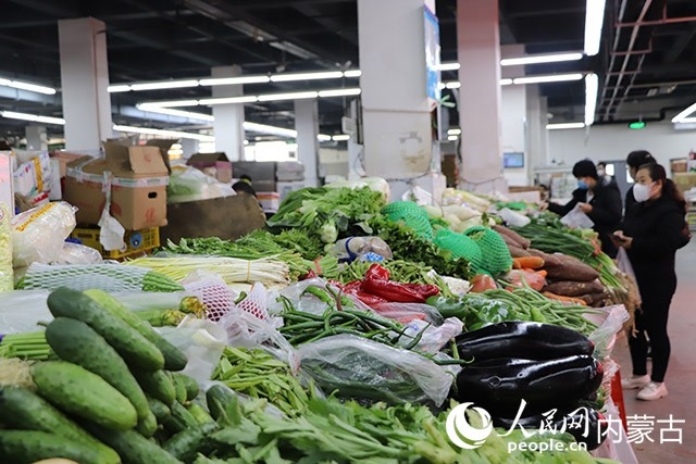 本輪疫情初期的美通農產品批發(fā)市場。玉泉區(qū)融媒體中心供圖