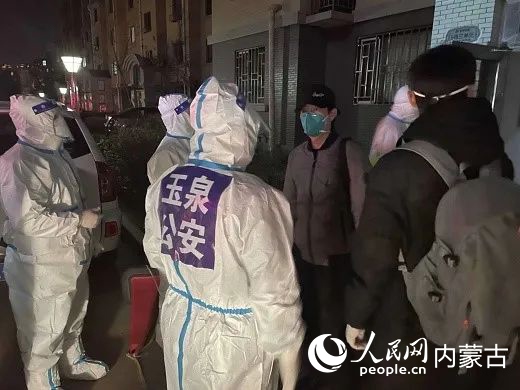 耐心溝通，居民們轉變態(tài)度。平安玉泉供圖