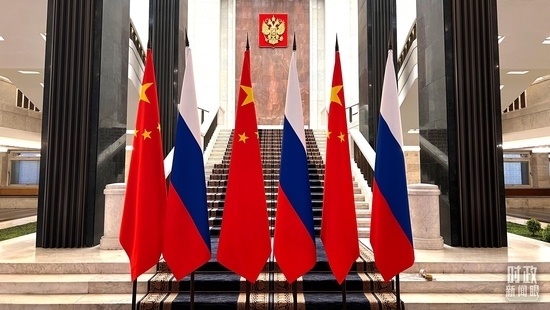 △習主席在這里同米舒斯京總理握手合影。（總臺央視記者程鋮拍攝）