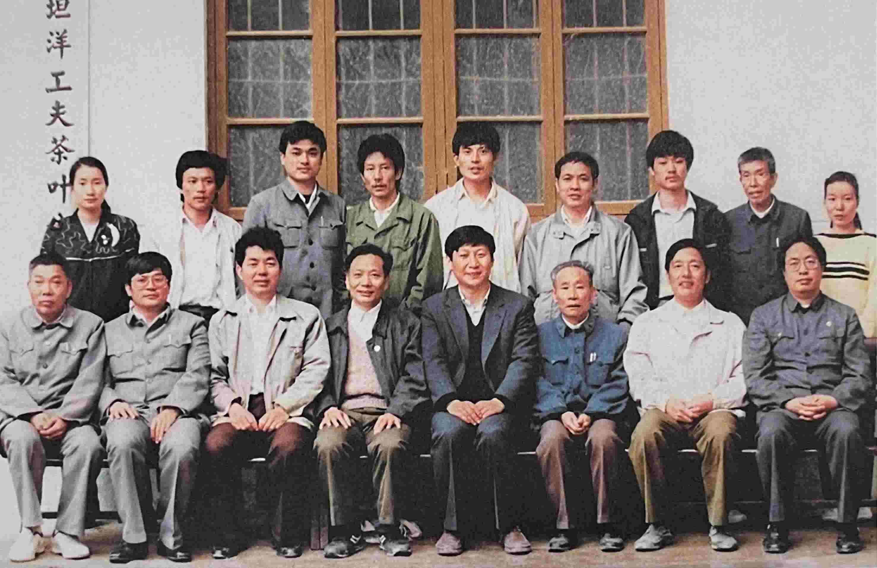 1990年5月，剛調(diào)任福州市委書記的習(xí)近平到寧德交接工作時，調(diào)研福安市社口鄉(xiāng)坦洋工夫茶葉公司。