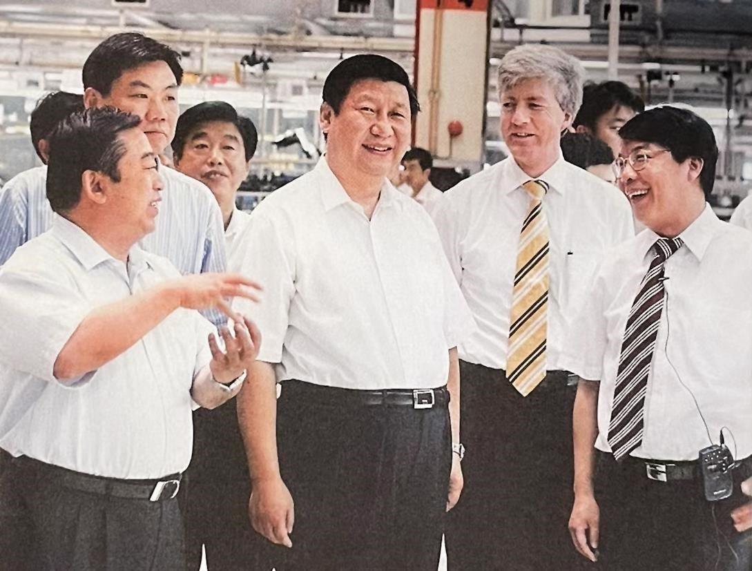 2007年7月，習(xí)近平調(diào)研上海大眾汽車有限公司。