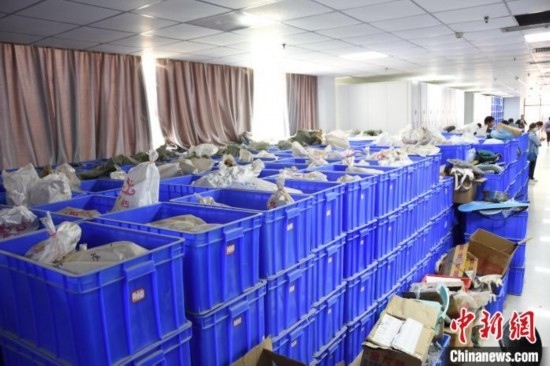 圖為待清理的骨骼標(biāo)本。王宇 攝