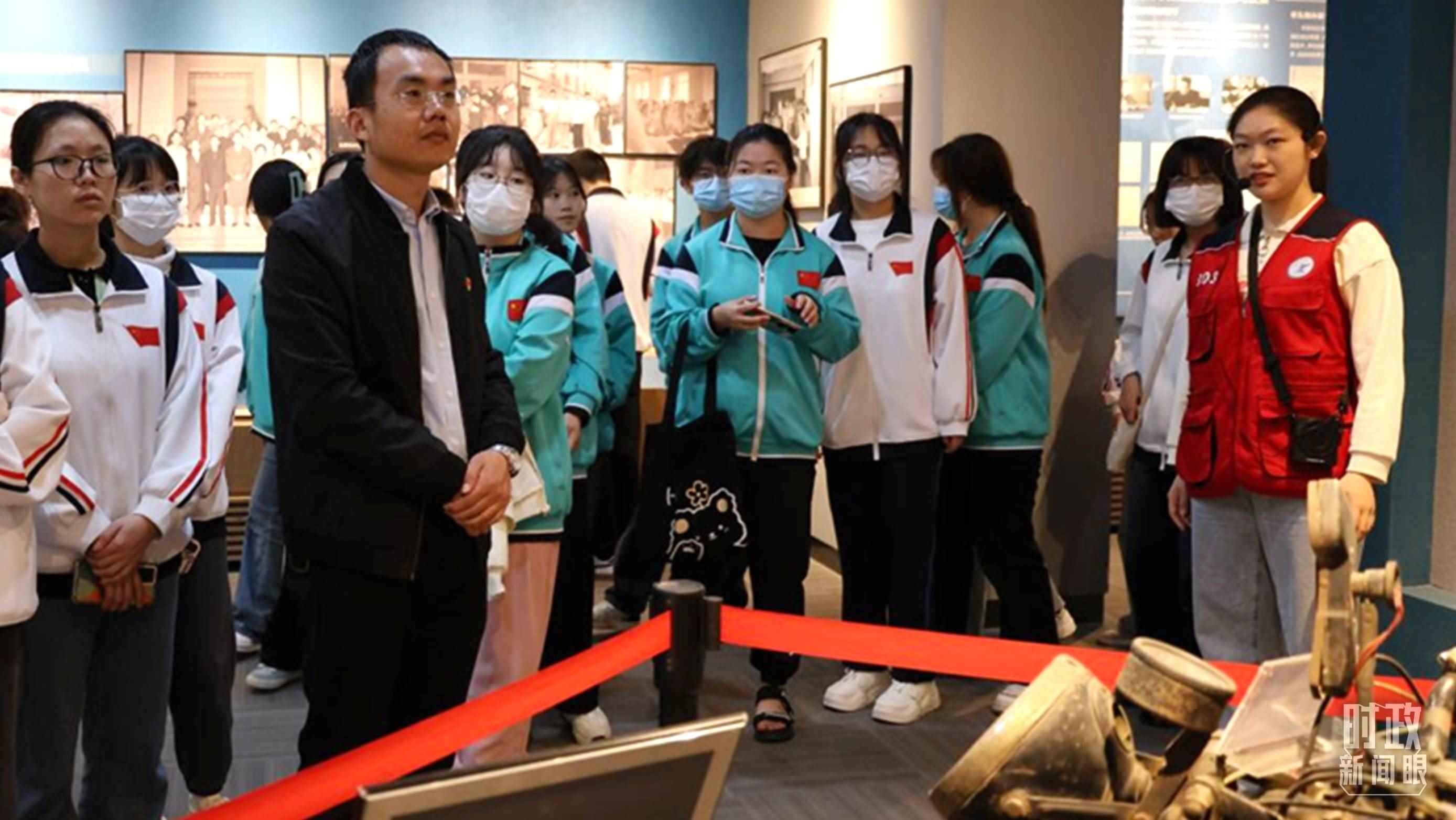 △西安高校師生參觀交大西遷博物館。（資料圖）