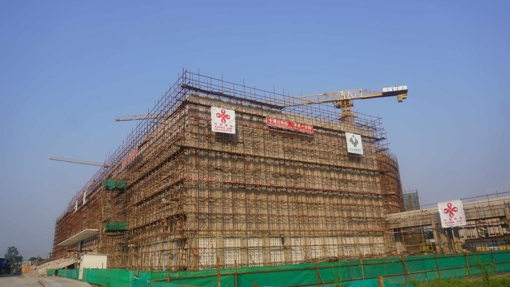 這是2023年5月23日在剛果（金）首都金沙薩拍攝的由中國(guó)援建的中部非洲文化藝術(shù)中心項(xiàng)目施工現(xiàn)場(chǎng)。