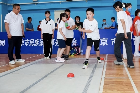 冰蹴球比賽場(chǎng)景。賽事主辦方供圖