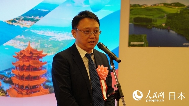 （圖片說明：東京中國文化中心主任羅玉泉致辭。人民網(wǎng)滕雪 攝）