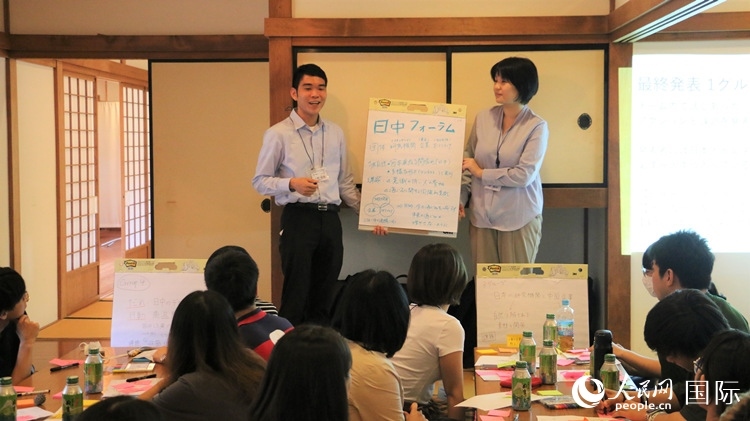 發(fā)表各自的研討成果。人民網(wǎng) 許可攝