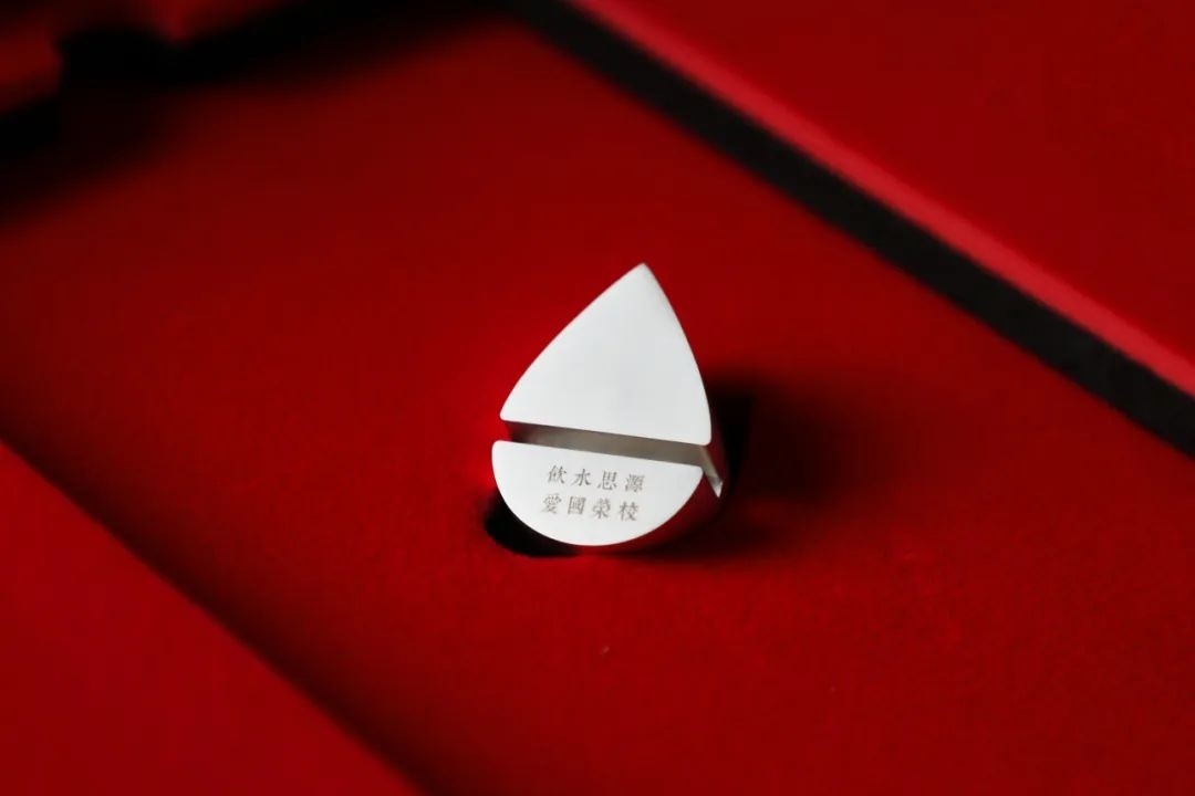 上海交通大學(xué)發(fā)布2023年錄取通知書禮盒。校方供圖