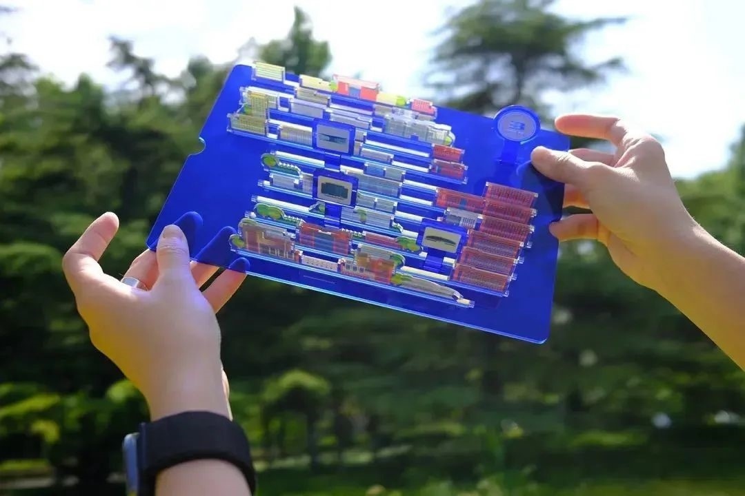 北京工業(yè)大學(xué)新版錄取通知書。校方供圖