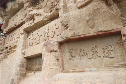 外國(guó)博主邂逅“塞上碑林”紅石峽 讀懂崖壁上的“榆林史詩(shī)”_fororder_圖片31