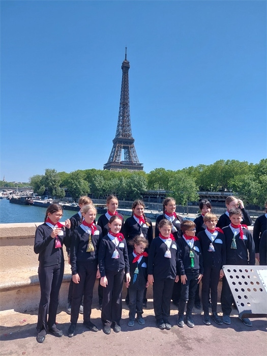 2.2023年5月，巴黎寶麗聲童聲合唱團(tuán)錄制歌曲《如果我去中國》。（圖片由受訪者提供）