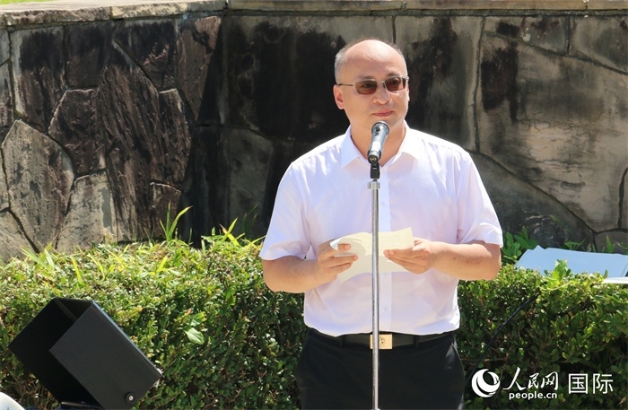 昆明市副市長安恩法在紀(jì)念儀式上致辭。人民網(wǎng) 許可攝