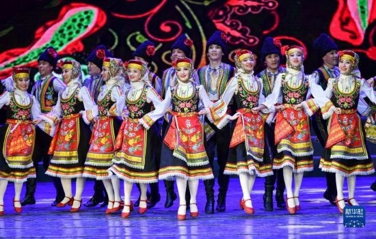 7月21日，哈薩克斯坦薩爾塔納國家舞蹈團(tuán)的演員在演出。