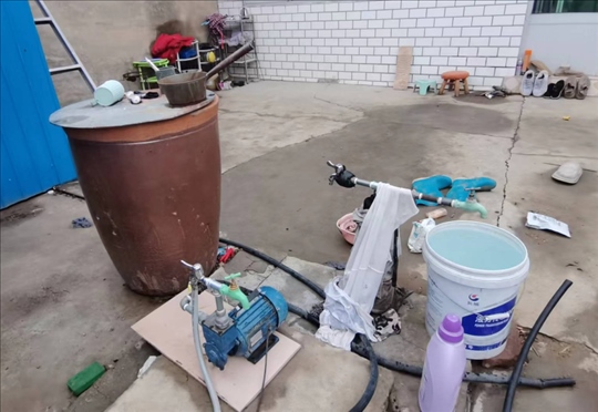 用來抽水的增壓泵。 人民網(wǎng)記者 金慧慧攝