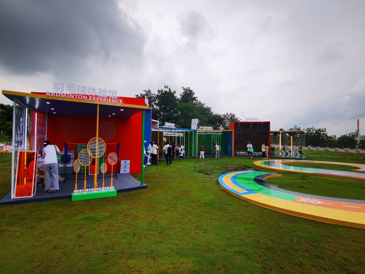 公園文化活動(dòng)內(nèi)各類體育項(xiàng)目體驗(yàn)區(qū)。 人民網(wǎng)記者 楊磊攝