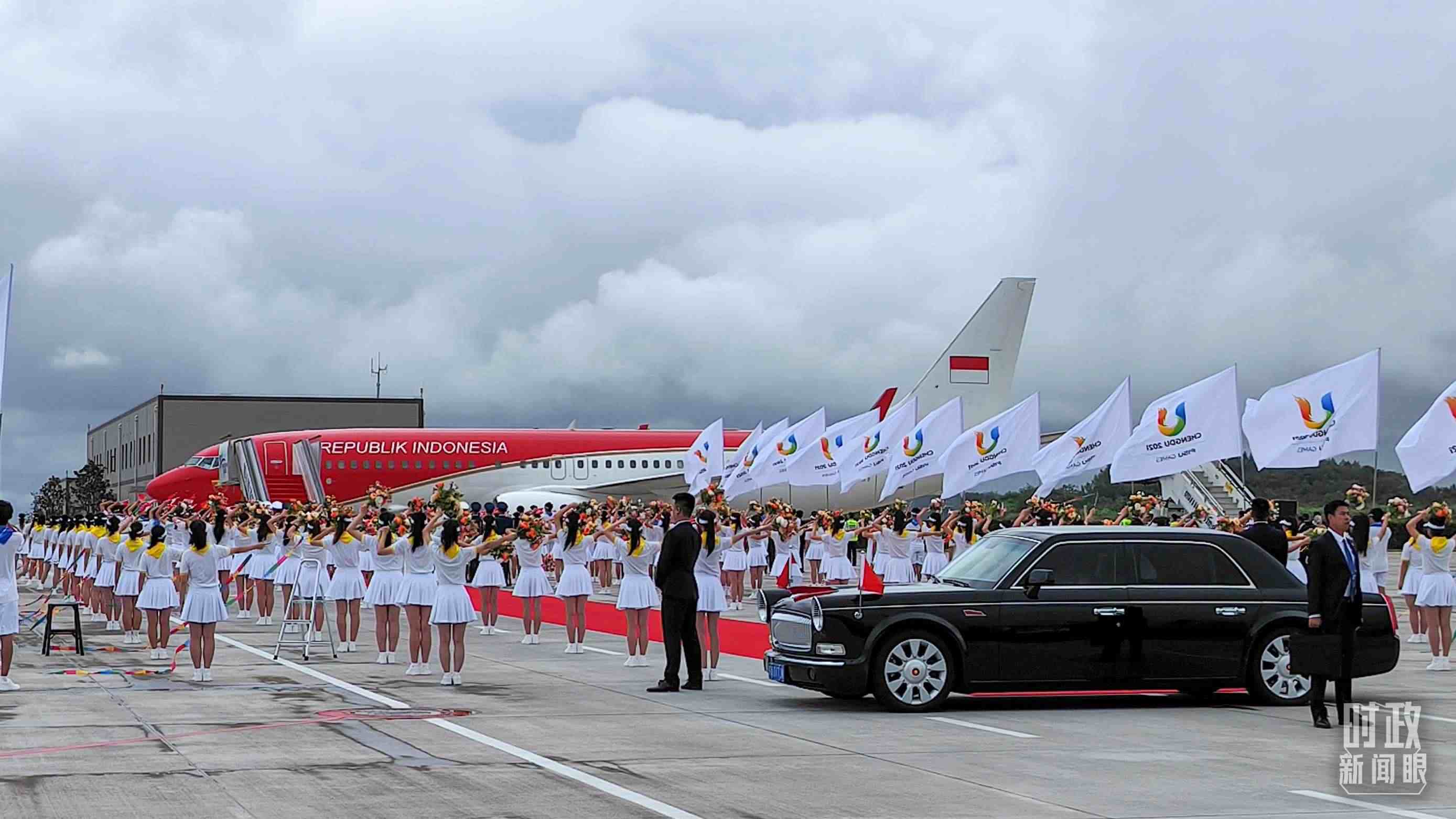 7月27日下午，印尼總統(tǒng)佐科抵達(dá)成都。（總臺央視記者王子杭拍攝）