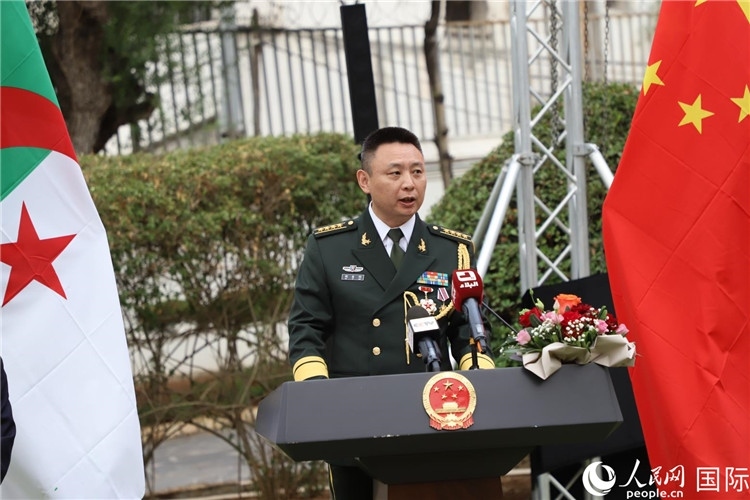 圖為胡璽鈞武官致辭。人民網(wǎng)記者 王傳寶攝