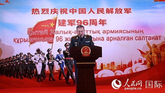 哈國防部副部長卡馬列特季諾夫中將發(fā)表致辭。人民網記者 李強攝