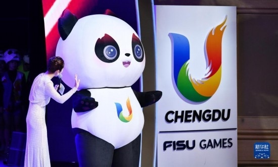 7月29日，成都大運(yùn)會(huì)吉祥物“蓉寶”在聯(lián)歡會(huì)現(xiàn)場(chǎng)。新華社記者 張端 攝