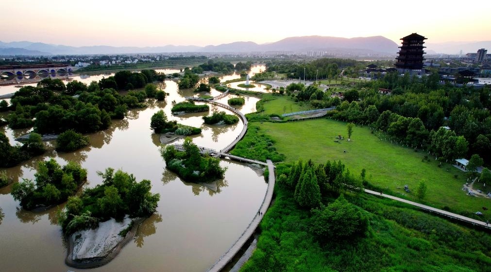 2022年5月16日拍攝的天漢濕地公園景色。新華社記者 邵瑞 攝