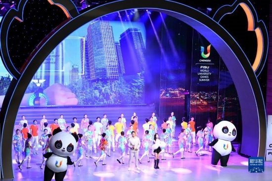 7月29日拍攝的聯(lián)歡會(huì)現(xiàn)場(chǎng)。新華社記者 張端 攝