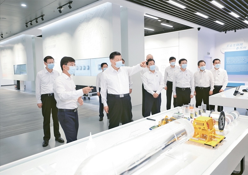 2023年7月5日至7日，中共中央總書記、國家主席、中央軍委主席習(xí)近平在江蘇考察。這是5日下午，習(xí)近平在蘇州工業(yè)園區(qū)考察。 新華社記者 鞠鵬/攝