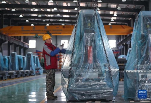 工人在阜新勁達(dá)精密機(jī)械有限公司生產(chǎn)車間工作。新華社記者龍雷攝