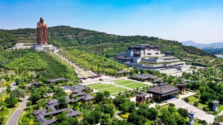 這是2023年6月8日拍攝的山東省曲阜市尼山圣境（無人機照片）。新華社記者 郭緒雷 攝