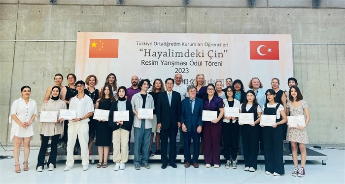 現(xiàn)場合影。