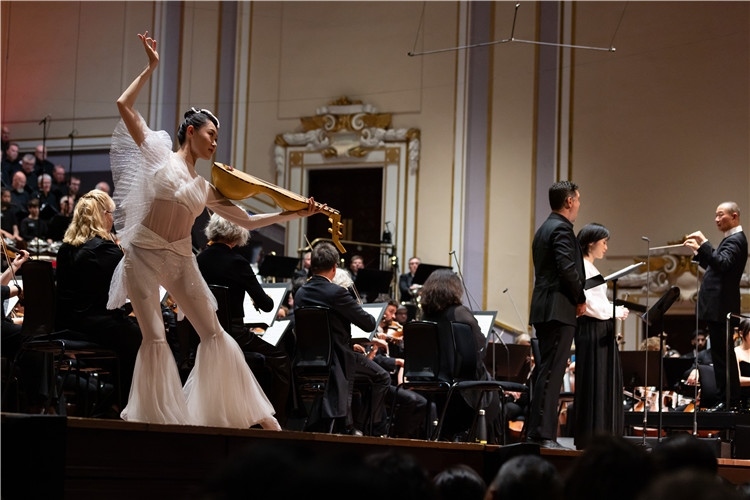 圖8月5日，2023愛丁堡國際藝術(shù)節(jié)開幕式音樂會《慈悲頌》的演出現(xiàn)場。藝術(shù)節(jié)組委會供圖