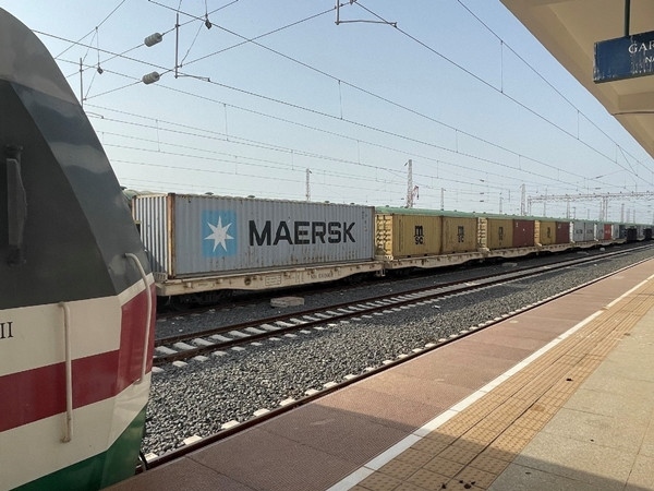 亞吉鐵路吉布提那噶德車站的貨運車廂。人民網記者 趙艷紅攝