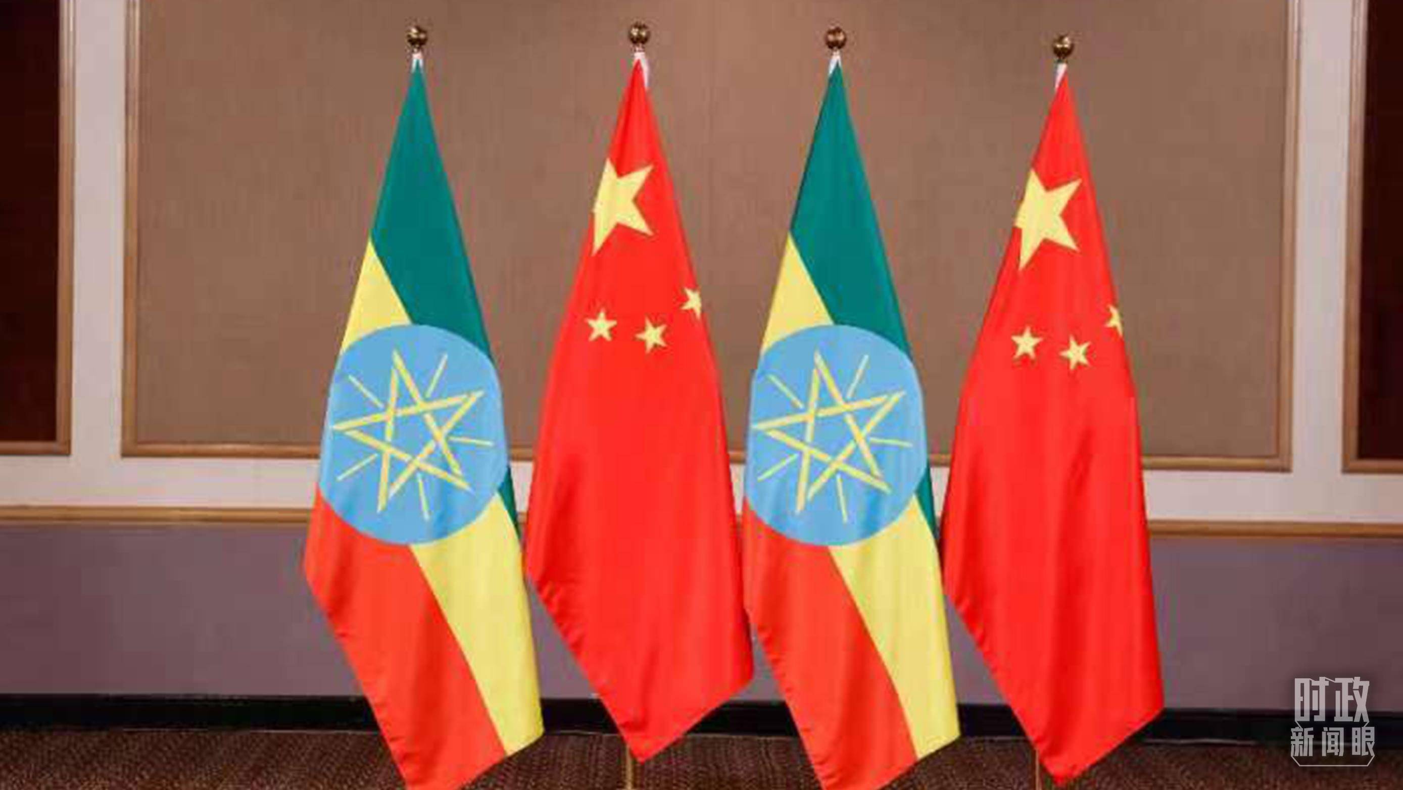 △會(huì)見現(xiàn)場的中國、埃塞兩國國旗。（總臺(tái)央視記者耿小龍拍攝）