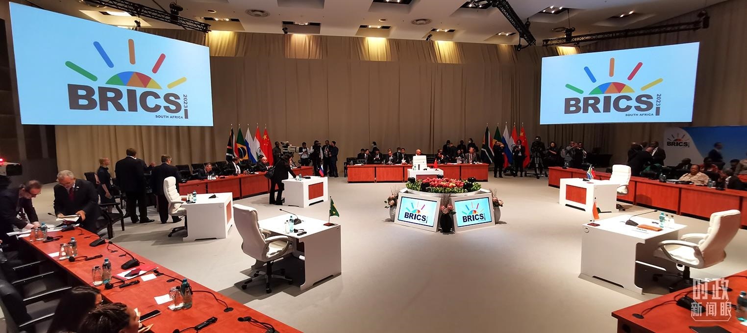 △23日上午，金磚國家領(lǐng)導(dǎo)人第十五次會(huì)晤在這里舉行。這是會(huì)晤開始前的場景。（總臺(tái)央視記者李錚拍攝）