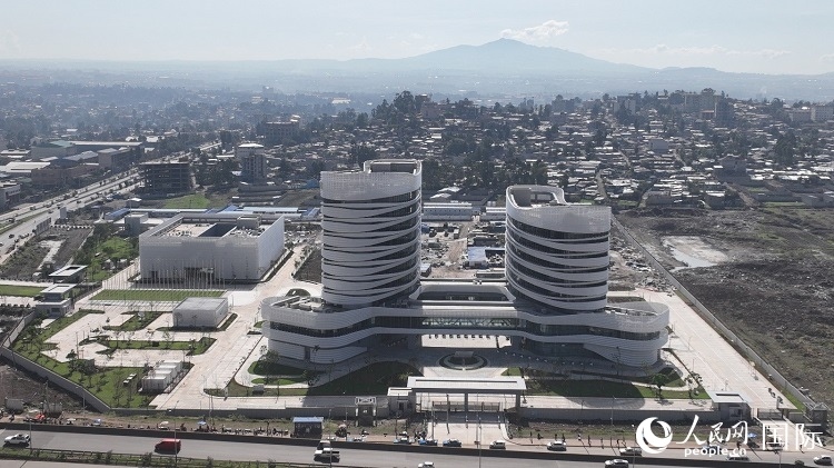 非洲疾病預(yù)防控制中心總部（一期）航拍。人民網(wǎng)記者 劉寧攝