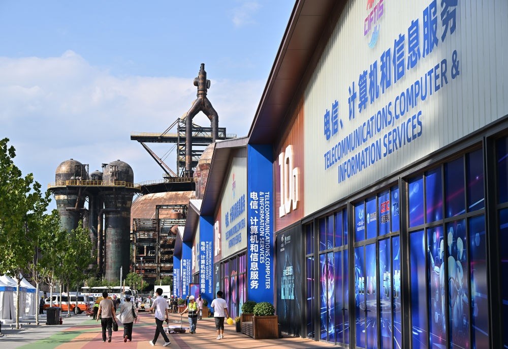 這是8月31日拍攝的2023年服貿(mào)會(huì)首鋼園區(qū)。新華社記者 李鑫 攝