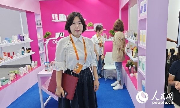 9月3日，韓國駐華大使館經(jīng)濟部參贊金至凰接受人民網(wǎng)記者采訪。人民網(wǎng)記者 趙雯博攝