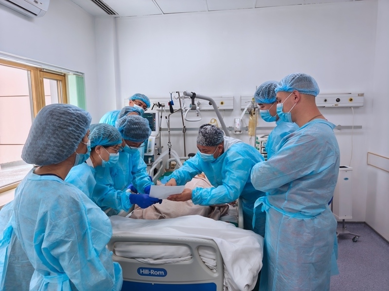 中哈專家團隊完成哈國首例離體肝切和自體肝移植術(shù)。 新疆醫(yī)科大學第一附屬醫(yī)院供圖